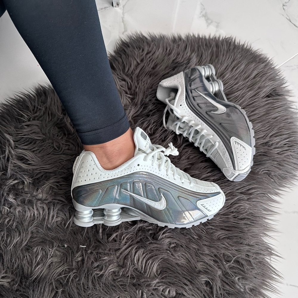 Nike Shox R4
